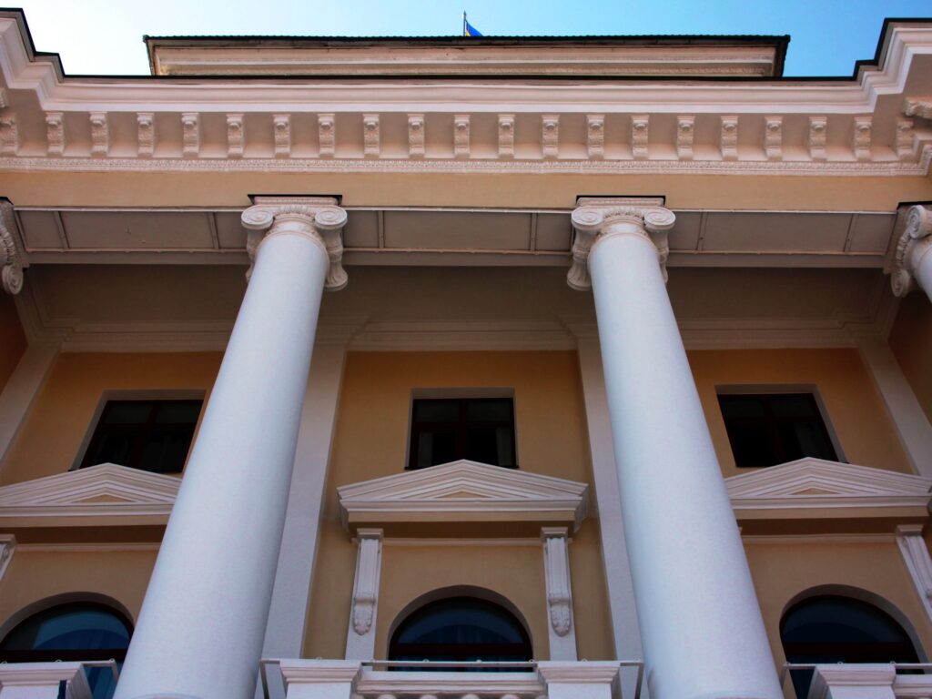 Реставрація будівлі Хмельницької обласної ради1 Приклад виконнання реставраційних робіт Хмельницька обласна рада (Фото1)